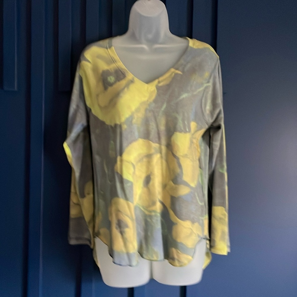 Nally & Millie V-neck floral tunic